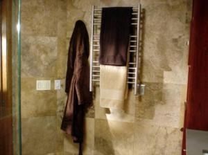 Szerelés a törölközőmelegítővel a fürdőszobában utasítást vevő típus és modell, különösen a munka - könnyű