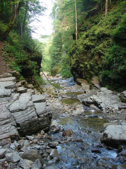 Gruparea într-o excursie pe jos