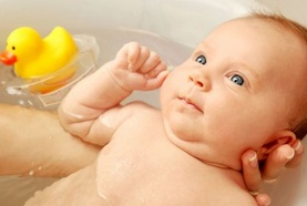 Caracteristici de îngrijire pentru pielea uscată și fragilă a unui nou-născut