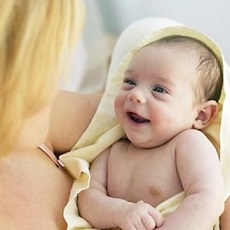 Caracteristici de îngrijire pentru pielea uscată și fragilă a unui nou-născut