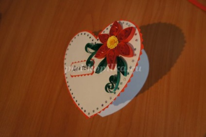 Carte poștală de Valentine în quilling cu mâinile proprii