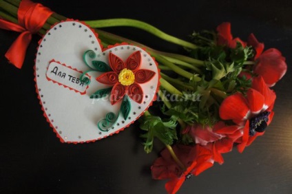 Carte poștală de Valentine în quilling cu mâinile proprii