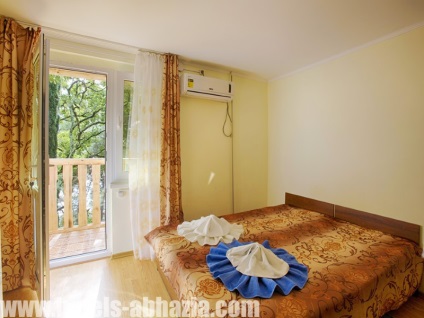 Hotel de vacanță însorit, Abhazia, cartierul Gagra, râu rece, prețurile de odihnă 2017