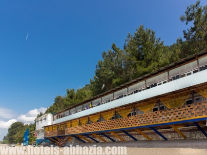 Hotel de vacanță însorit, Abhazia, cartierul Gagra, râu rece, prețurile de odihnă 2017