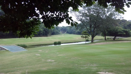 Trasee de drumeții prin Hong Kong prin munți până la plajele unui golf cu valuri mari și în China, în fotografii