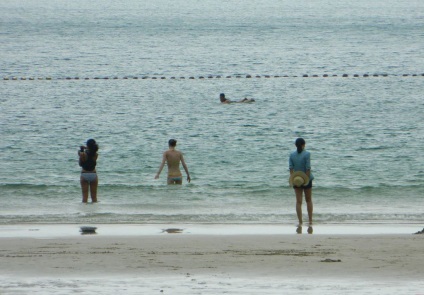 Trasee de drumeții prin Hong Kong prin munți până la plajele unui golf cu valuri mari și în China, în fotografii