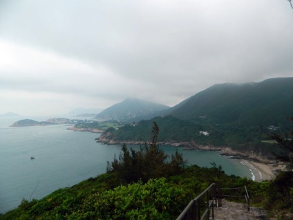 Trasee de drumeții prin Hong Kong prin munți până la plajele unui golf cu valuri mari și în China, în fotografii