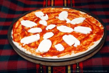 Pizza cu midii - pizza delicioasă cu scoici și brânză