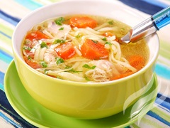 Proprietăți utile și conținut de calorii al supă de pui
