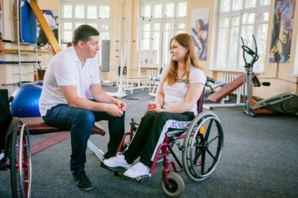 Personalul lui Akhmetov continuă să ajute o fată rănită în antracit, unian