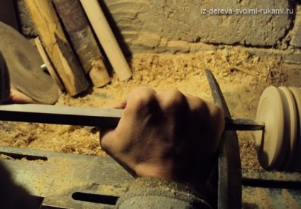 Agitator de sare din lemn solid cu mâinile proprii pe strung