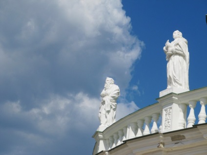 Un templu rotund vechi din satul Podmokovo - târg de meșteșugari - manual, manual