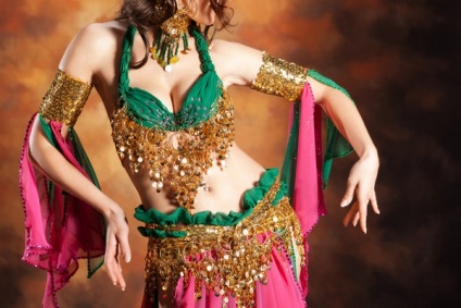 Belly dance sau cum să adăugați o vacanță de aromă orientală