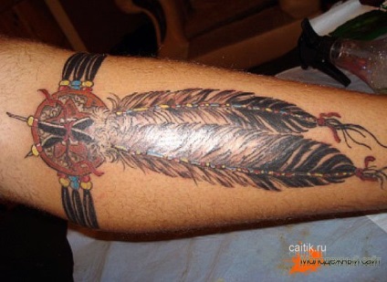 Valoarea tatuajelor și tatuajele fotografice cu pene de pene, păuni, indieni