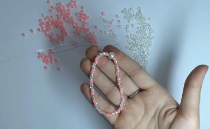 Ornamente din margele pentru incepatori de o schema de broderie simpla din pietre cu fotografie si video