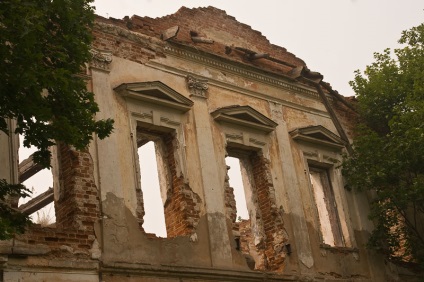 Imobilul este scufundat și biserica Nașterii Fecioarei