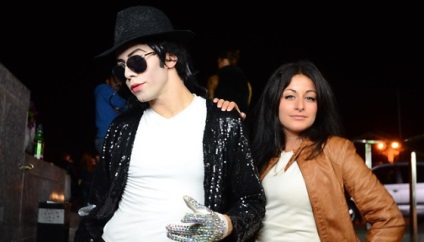 O petrecere în stilul scenariului lui Michael Jackson, muzică, haine, fotografie