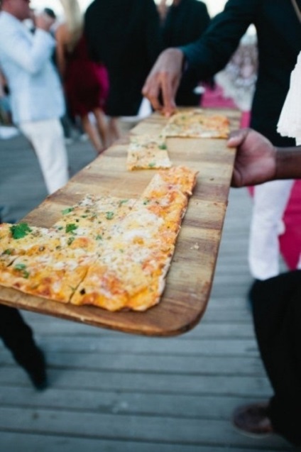 10 Ways, hogy hogyan kell megszervezni egy pizzéria az esküvőn