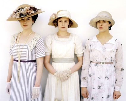 80 Foto de Mary (Michelle Dockery) în drama Downton Abbey