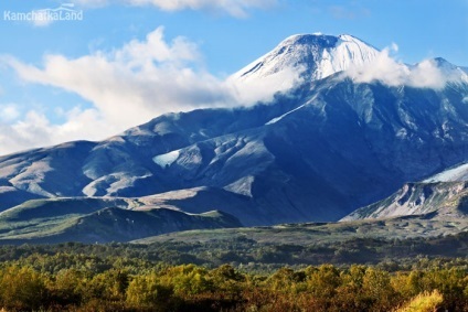 Avachinsky vulcan în Kamchatka cu o echipă de kamchatkaland