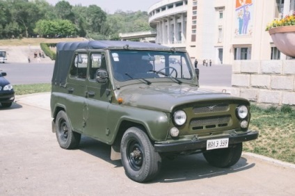 Parcul auto din Coreea de Nord vă vede din interior