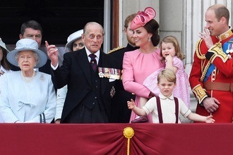 ATM, bălți de câine și oaspeți neinvitați în Palatul Buckingham