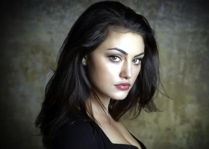 Életrajz és filmográfia Phoebe Tonkin