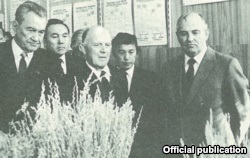 Cu un sfert de secol în urmă, Nazarbayev sa opus în mod neașteptat lui Kunayev