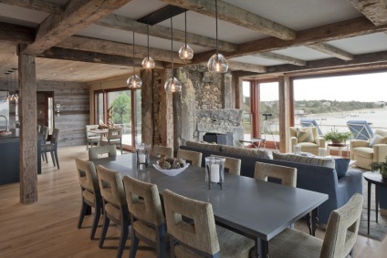 Lemn în interiorul casei de piatră - combinația perfectă de materiale de finisare pentru o casă de țară