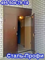 Uși spre coridorul comun de la ușa liftului - tambur