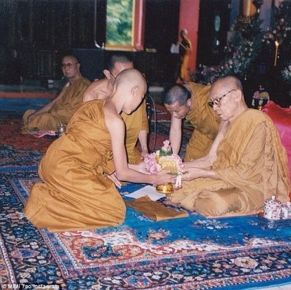 Acest model acum 10 ani a fost un călugăr budist - cele mai bune povești din viața ta