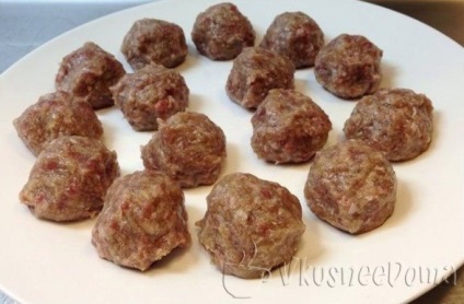 Meatballs în sos de roșii cu piper