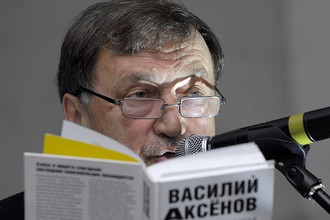 Este de 30 de ani de la privațiunea de cetățenie sovietică a lui Yuri Lyubimov - Khudruk și fondatorul