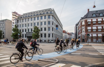 Inventați o bicicletă ca și cum ați face trasee de biciclete - aerul unui oraș