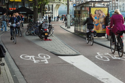 Inventați o bicicletă ca și cum ați face trasee de biciclete - aerul unui oraș