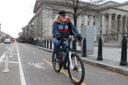 Inventați o bicicletă ca și cum ați face trasee de biciclete - aerul unui oraș