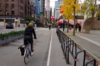 Inventați o bicicletă ca și cum ați face trasee de biciclete - aerul unui oraș