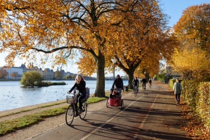 Inventați o bicicletă ca și cum ați face trasee de biciclete - aerul unui oraș