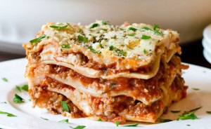 Cum se prepară lasagna pentru o descriere a felului de mâncare, ingredientelor și modului de gătit la domiciliu