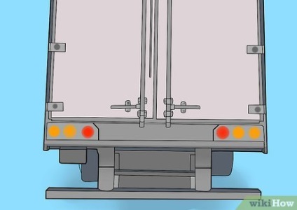 Cum să evitați intrarea în zona mortă a unui camion
