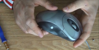 Cum pot face un mouse vibrator pentru jocuri pe calculator cu mâinile mele