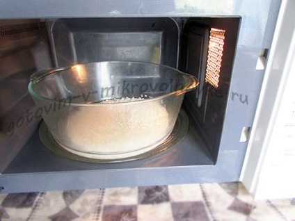 Cum să gătești ardei umpluți într-o rețetă cu microunde cu o fotografie