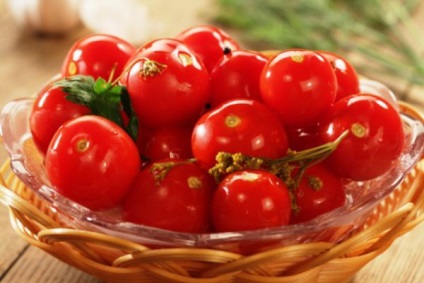 Cum să gătești delicioase tomate acre - confortul de acasă