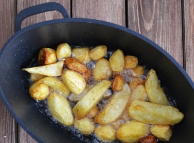 Főzni sült bárány bográcsban a kaukázusi üst kebab, kaukázusi konyha