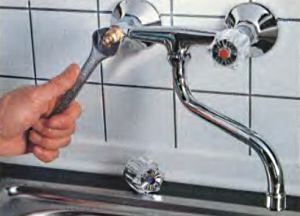 Cum să dezasamblați un robinet în baie