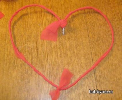 Hogyan készítsünk egy szív Valentin nap formájában a koszorú