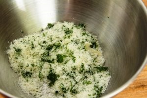 Hogyan lehet sütni burgonya ízletes és gyorsan a sütőben sajttal, otthon és mindent, ami benne