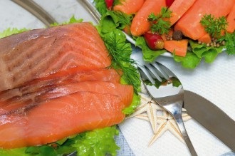 Cum să muriți peștele roșu la domiciliu, torsul salmonic delicios de salam, stelistul sturion, sterletul,