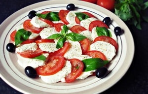 Reteta clasica pentru salata de caprese italiana