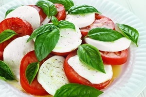 Reteta clasica pentru salata de caprese italiana